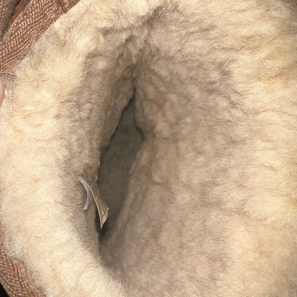 UGG Women’s Classic Short II Boots - Picture 6 of 9